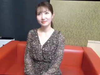 极品熟女_风韵犹存的熟女与炮友屋子中艹逼，一颦一笑之间尽显骚气媚态，真想艹她呀